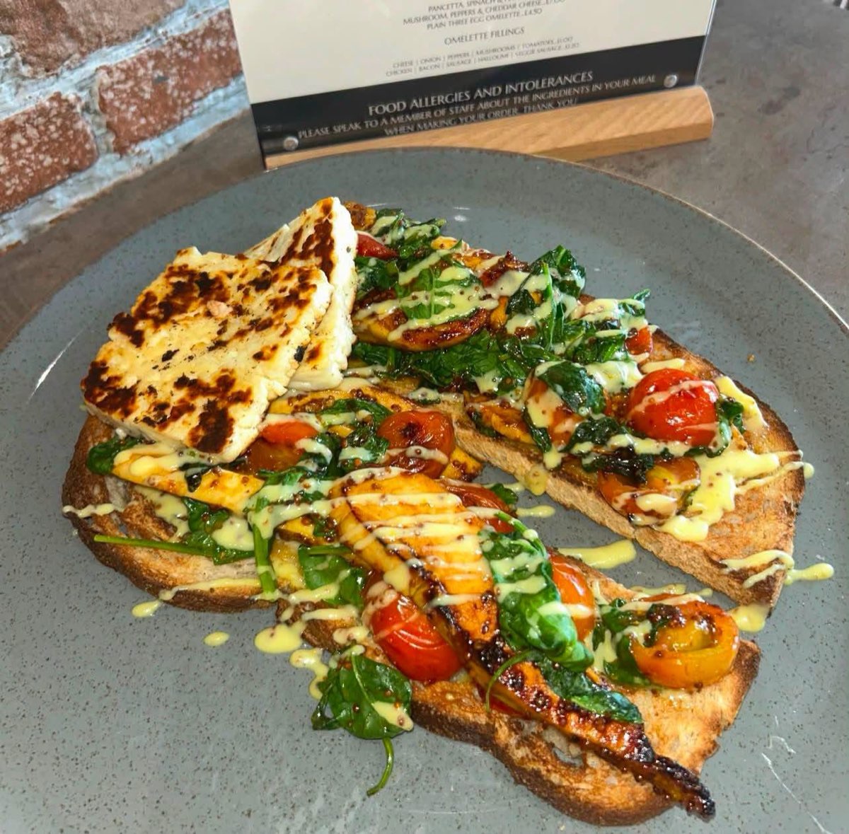 Grilled halloumi with tomatoes and spinach